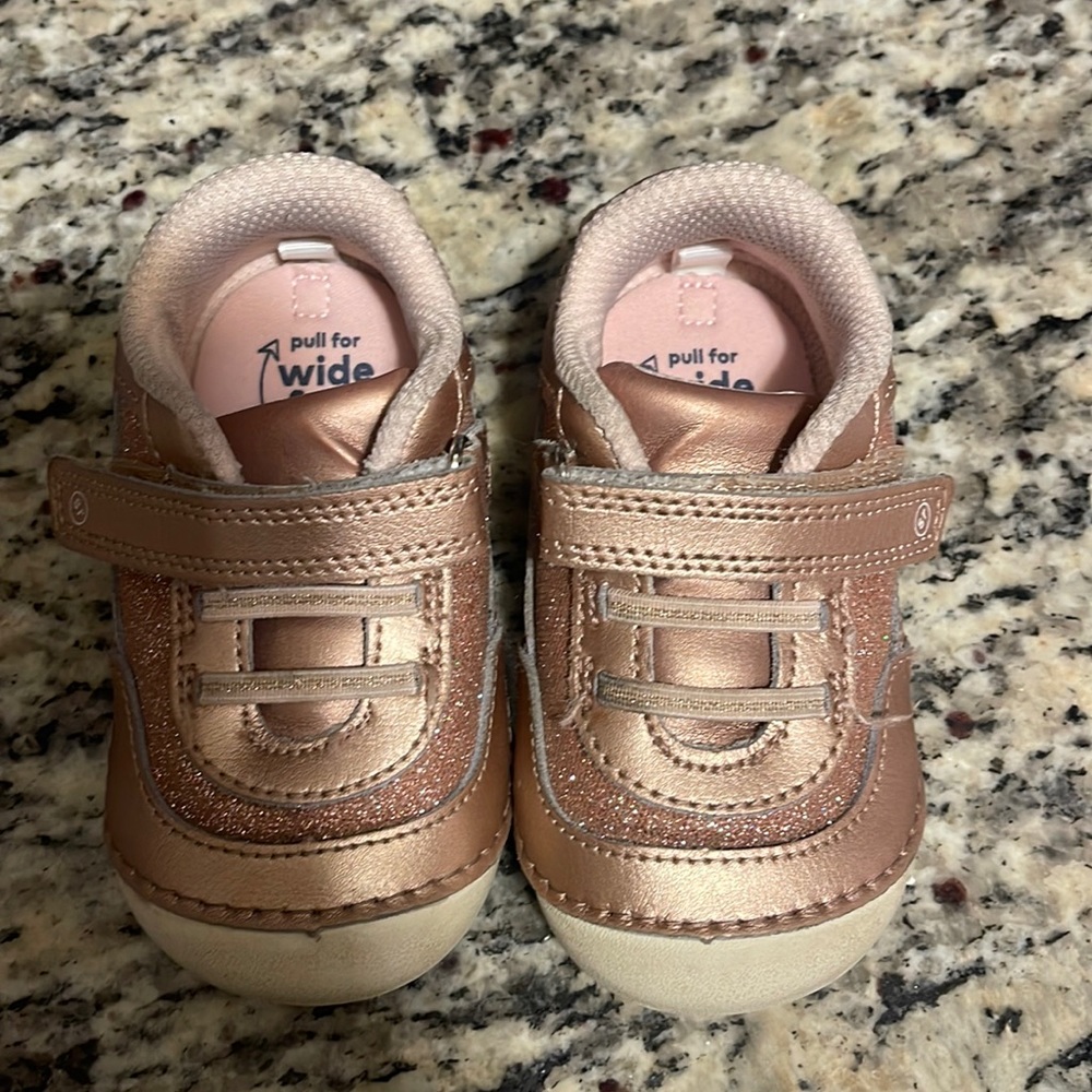 Stride Rite size 6 toddler girl